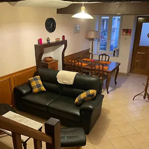  Hébergement de vacances A La Petite Maison De Village France